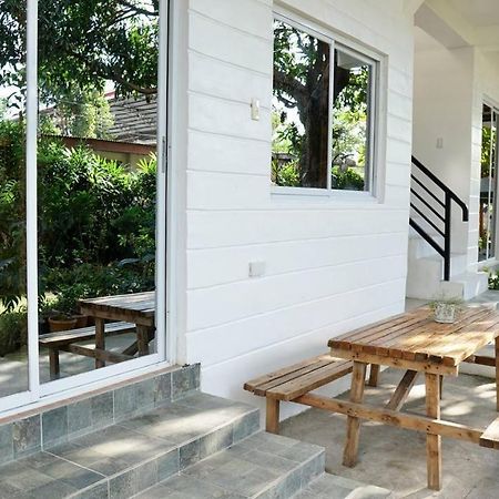 Location One Eighty Bed & Breakfast Bangcusay Екстериор снимка