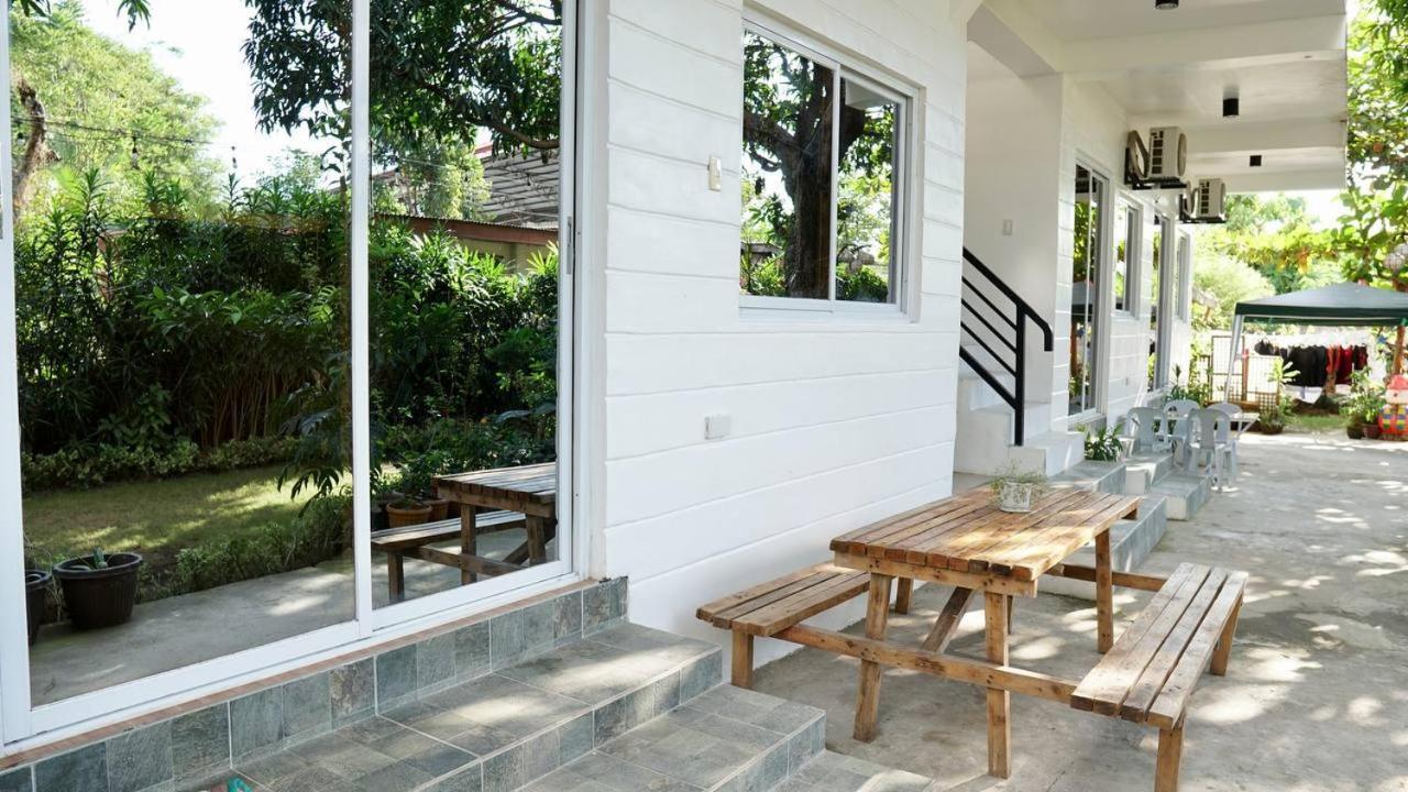 Location One Eighty Bed & Breakfast Bangcusay Екстериор снимка