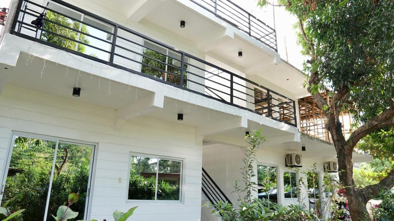 Location One Eighty Bed & Breakfast Bangcusay Екстериор снимка